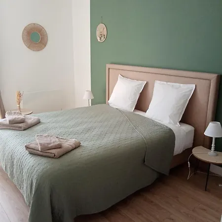 Les Trois Croisettes *