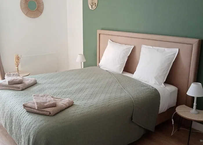 Les Trois Croisettes *